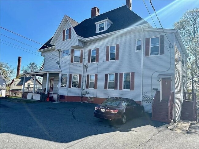 Photo - 457 Carrington Ave (Woonsocket, RI) Apartment