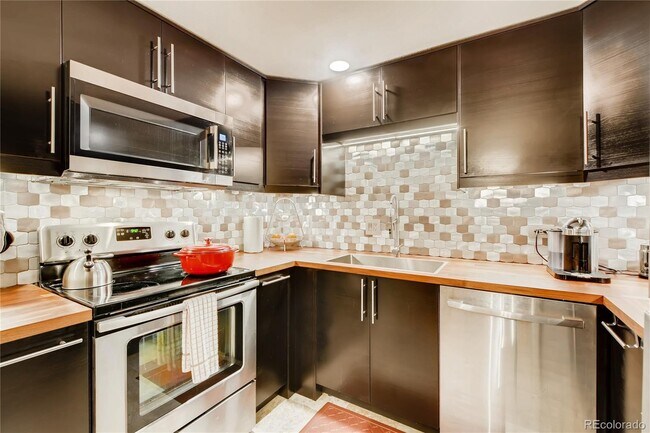 Foto del edificio - 65 N Clarkson St