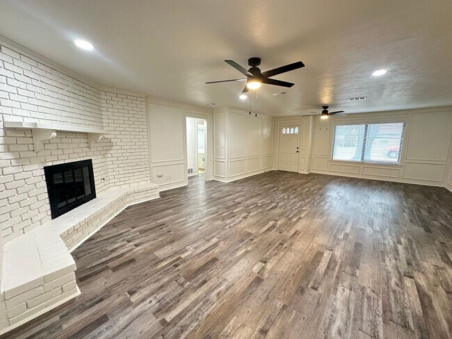 Building Photo - Cute home in Plano 4 bedrooms 3 baths