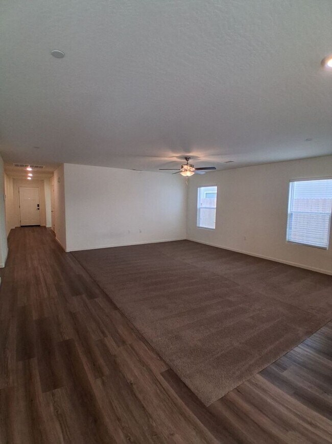 Foto del edificio - 4 Bedroom Home In Madera, Ca! Available Now!