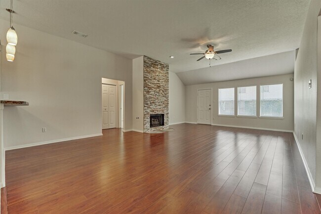 Building Photo - 31182 N Head Dr