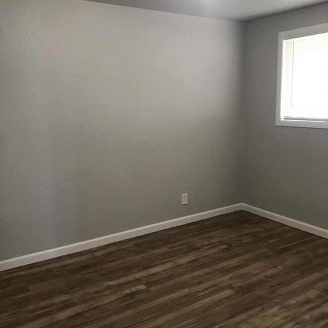 Building Photo - 506 D st SW Ephrata WA 98823