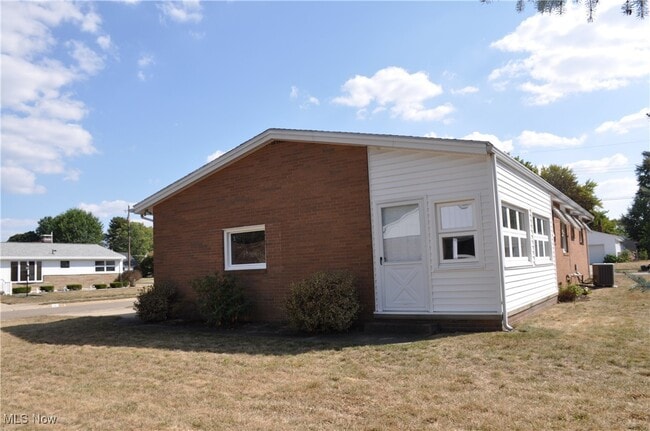 Building Photo - 505 Hillcrest Ave NW