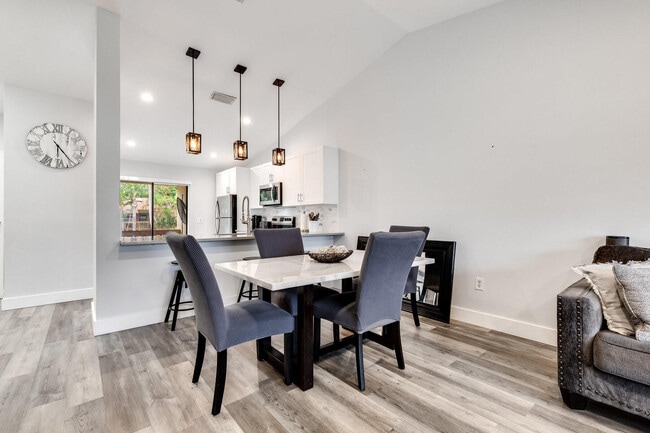 Foto del edificio - 13155 Chadwick Ct