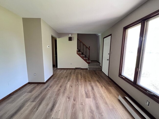 Building Photo - Updated Two Bedroom Duplex in Jenison!