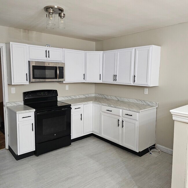 Building Photo - 4403 Estate Dr