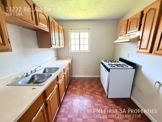 Foto del edificio - 11222 Bel Air Dr-3