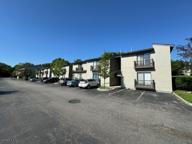 Building Photo - 1608 Spruce Hills Dr