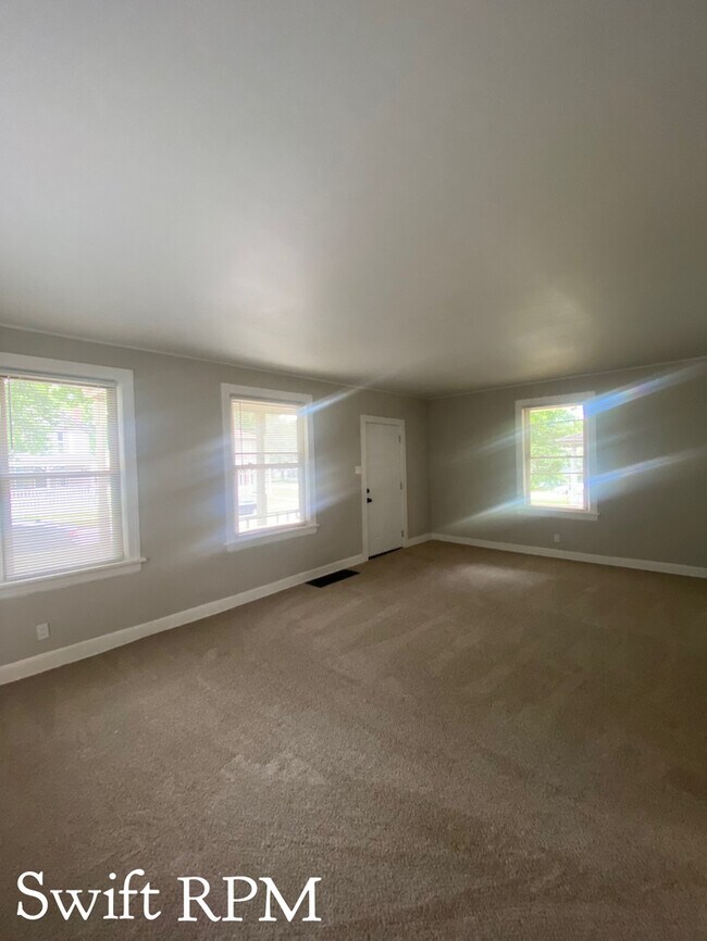 Building Photo - 909 3rd Ave