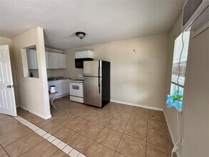 Building Photo - 1206 Bundrant Dr