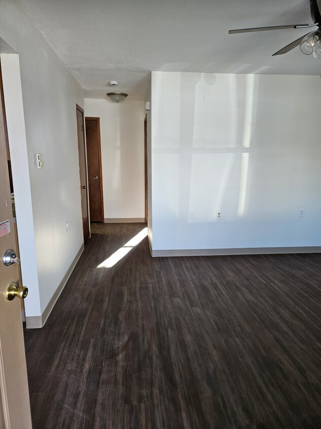 Building Photo - 916 Country Ln Dr