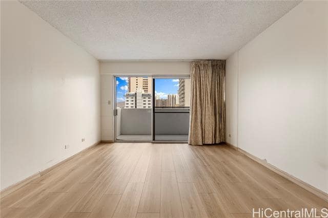 Building Photo - 2421 Ala Wai Blvd