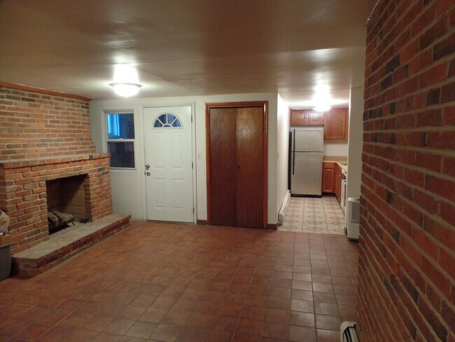 Entrada privada más entrada adicional. - 1600 Bolton St