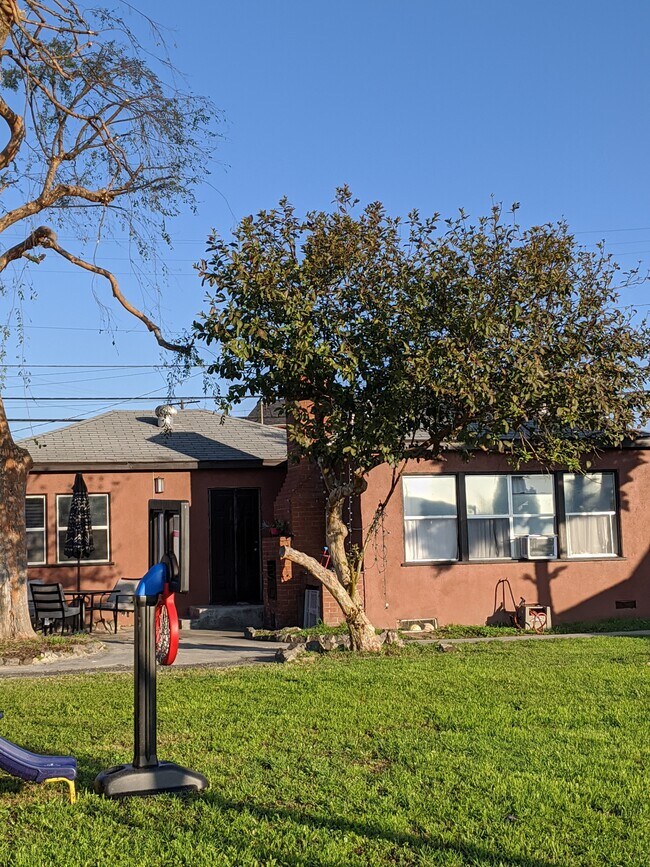Relax on the weekends - 2705 W Ramona Rd