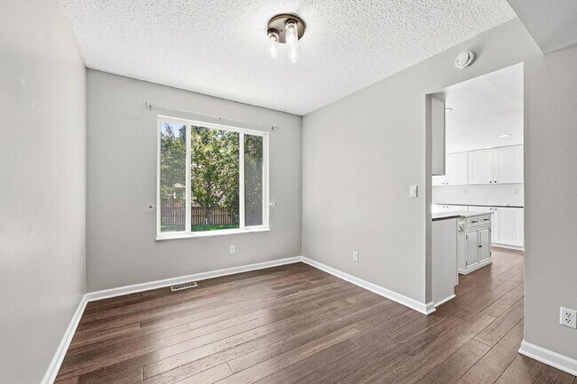 Foto del edificio - $2,695.95-4 Bed/ 3 Bath-Charming home in Colorado Springs with Central AC