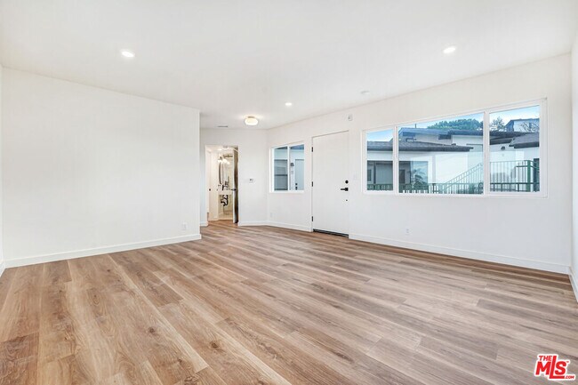 Foto del edificio - 16185 Sunset Blvd