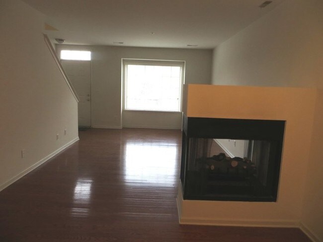 Foto del edificio - 2 BEDROOM TOWNHOUSE