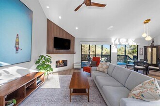 Building Photo - 2200 Homedale Dr