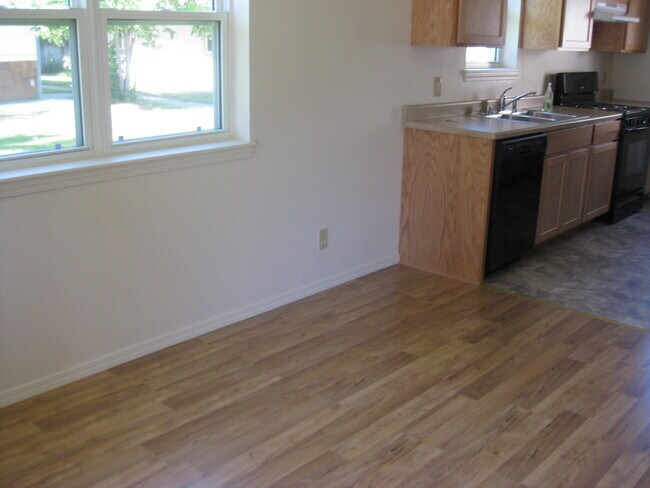 Foto del edificio - Three Bedroom Town House Style Condo