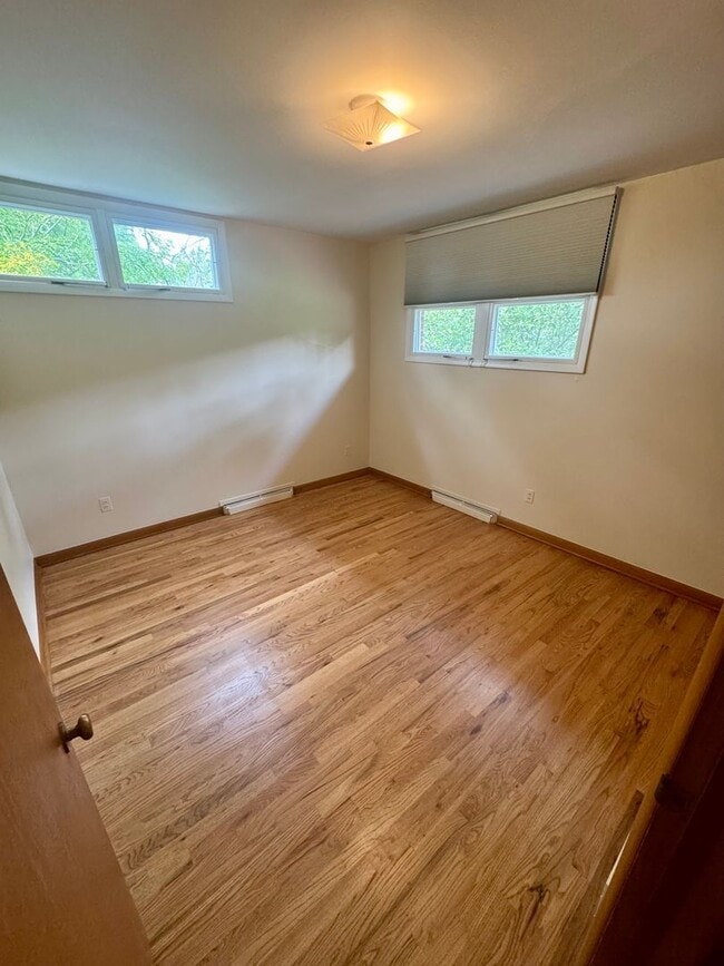 Building Photo - Mid-Mod Wheat Ridge Gem!