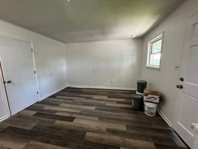 Building Photo - 50% OFF FIRST MONTH'S RENT IN JULY! 1 Bed ...