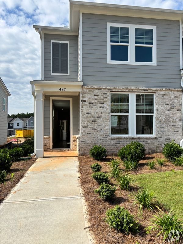 Building Photo - 487 Crown Dr