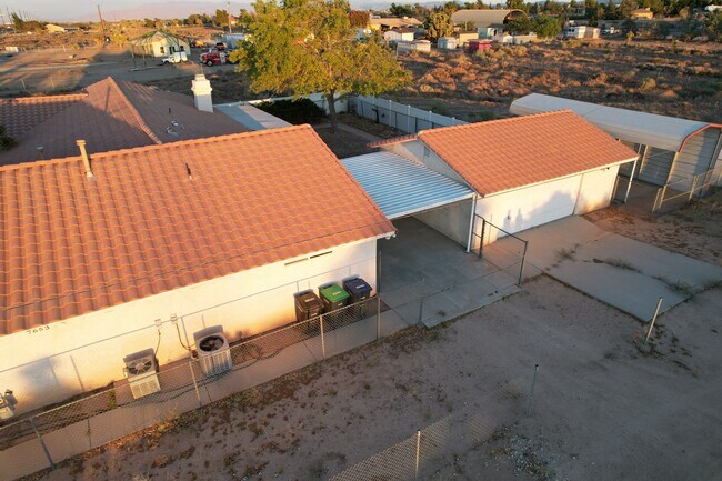 Building Photo - 7653 Phelan Rd