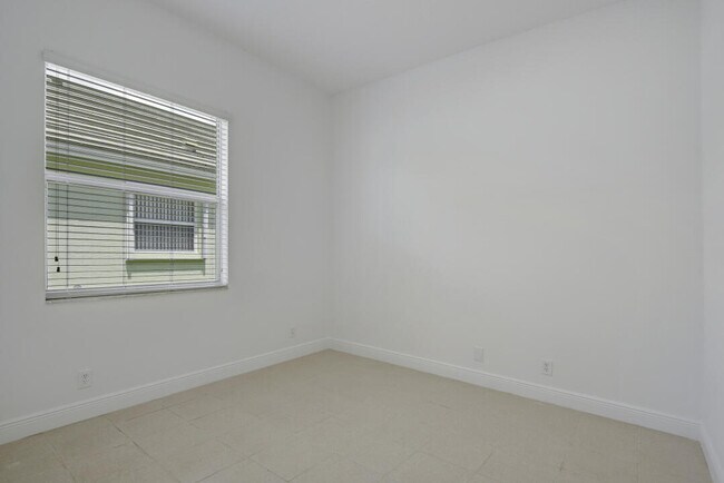 Foto del edificio - 190 NW Willow Grove Ave