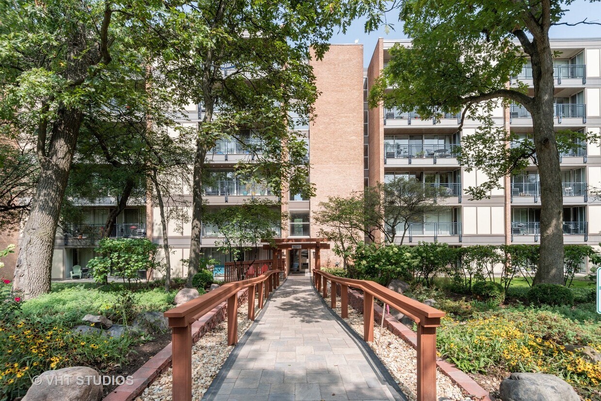 Front of the building - secure entrance - 6010 Oakwood Dr