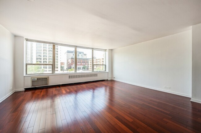 Building Photo - 1460 N Sandburg Terrace