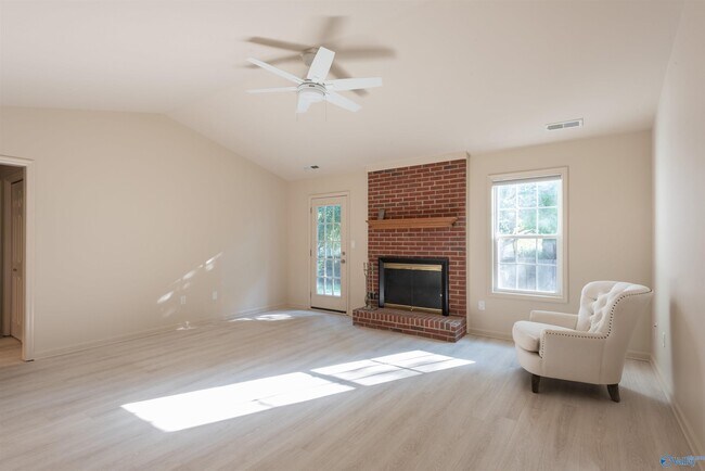 Building Photo - 104 Sleepy Hollow Ln