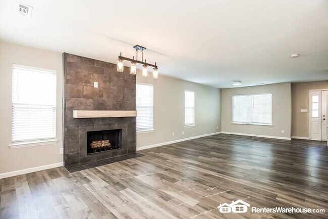 Foto del edificio - large 4 bed 2.5 bath home