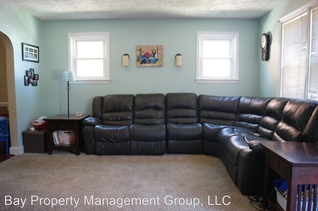 Building Photo - 3 br, 1.5 bath House - 3121 Woodring Ave