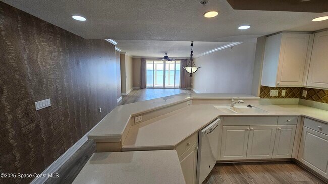 Building Photo - 480 Sail Ln