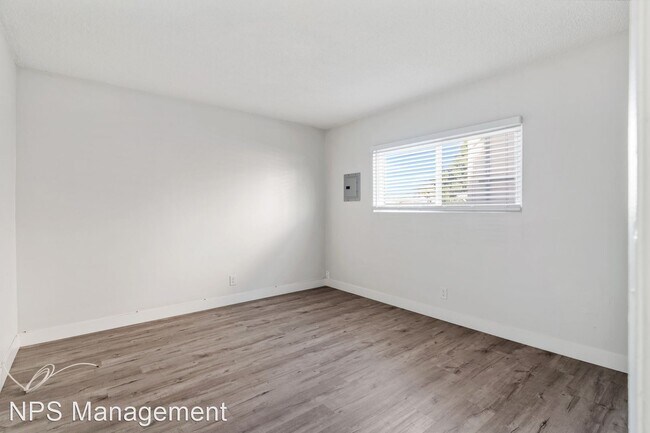 Building Photo - 1 br, 1 bath Apartment - 125 E. Spring St ...