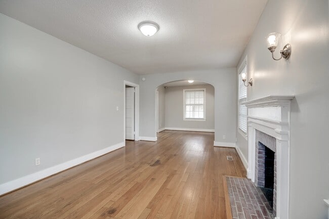 Building Photo - 1741 Oak Dr