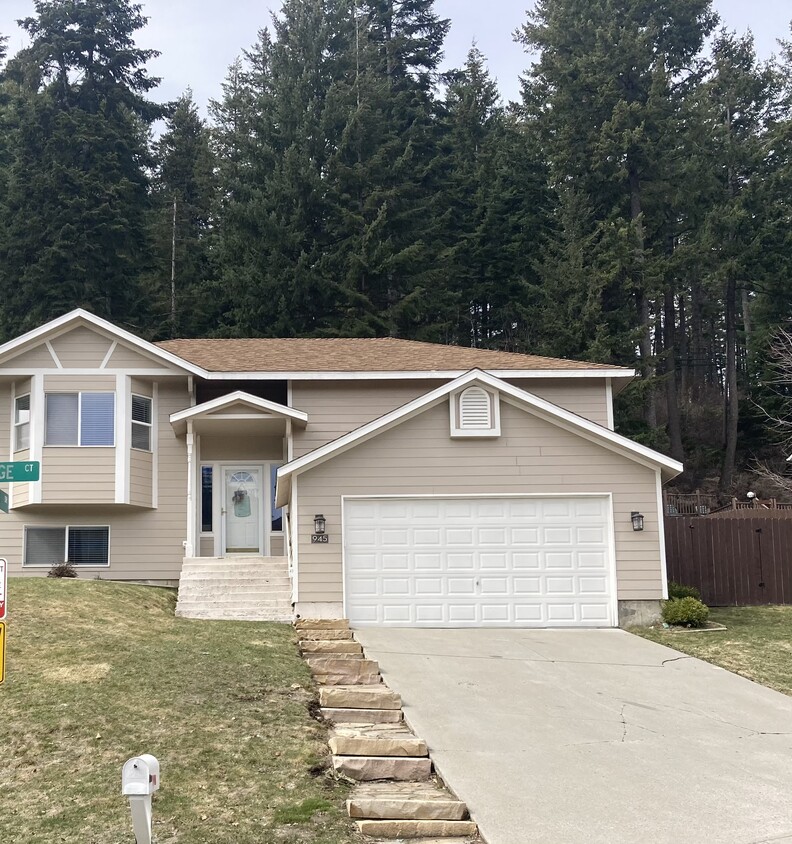 Primary Photo - 945 N Armstrong Dr