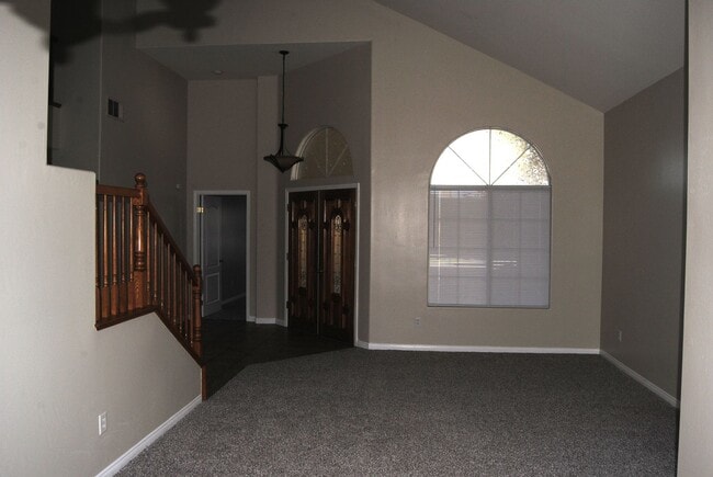 Building Photo - 10101 St Albans Ave