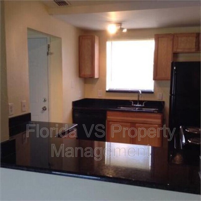Building Photo - 800 Lucaya Dr