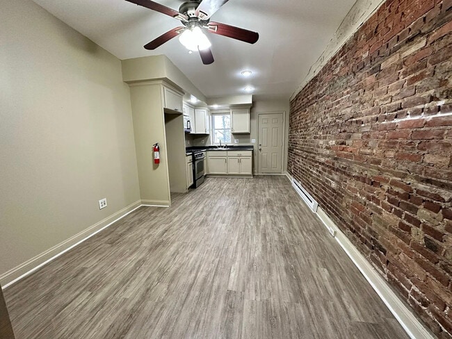 Building Photo - 331 Rose St