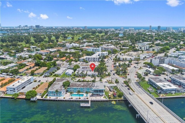 Building Photo - 2101 Bay Dr