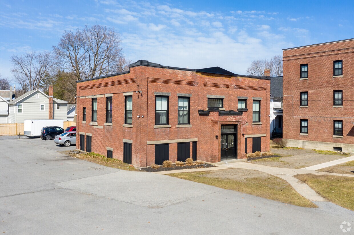 Building Photo - 21 Sherman Ave