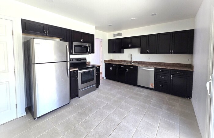 Stunning remodeled 3-bedroom home - Stunning remodeled 3-bedroom home