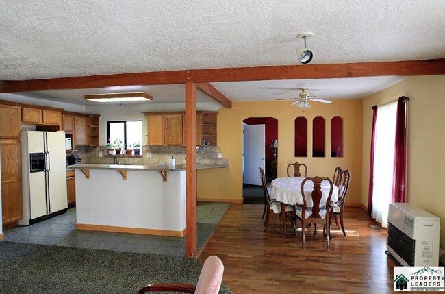 Foto del edificio - Charming 3-Bedroom Home Across from Orchard Park