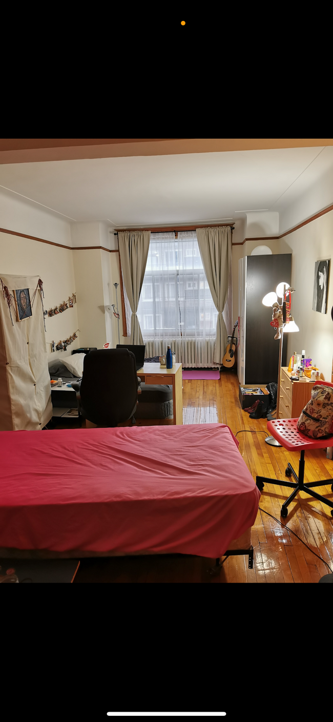 Photo du bâtiment - 6148 Rue Hutchison