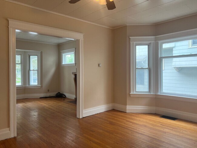 Building Photo - 943-945-945 Dewey Ave