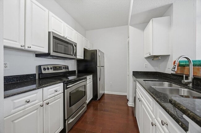 Photo - 14353 Fredricksburg Dr Apartment