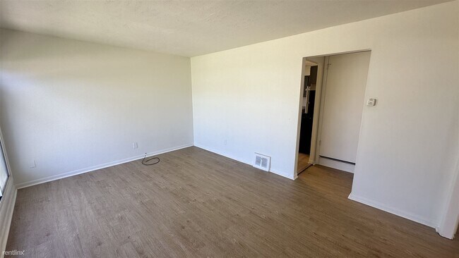 Foto del edificio - 3 br, 1 bath House - 4173 East 148th Street