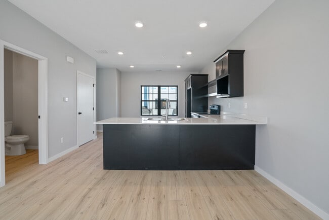 Building Photo - Clear Lake Twinhomes