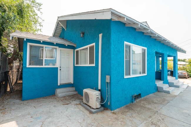 Photo - 2718 Pomeroy Ave Apartments